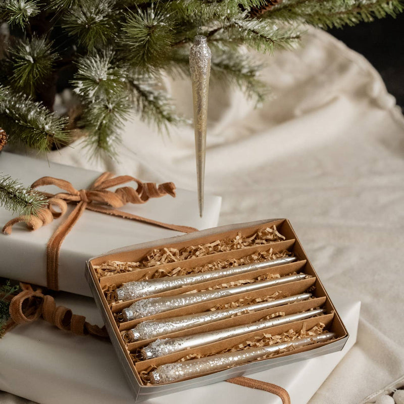 SET/ 6 WHITE GLASS ICICLES